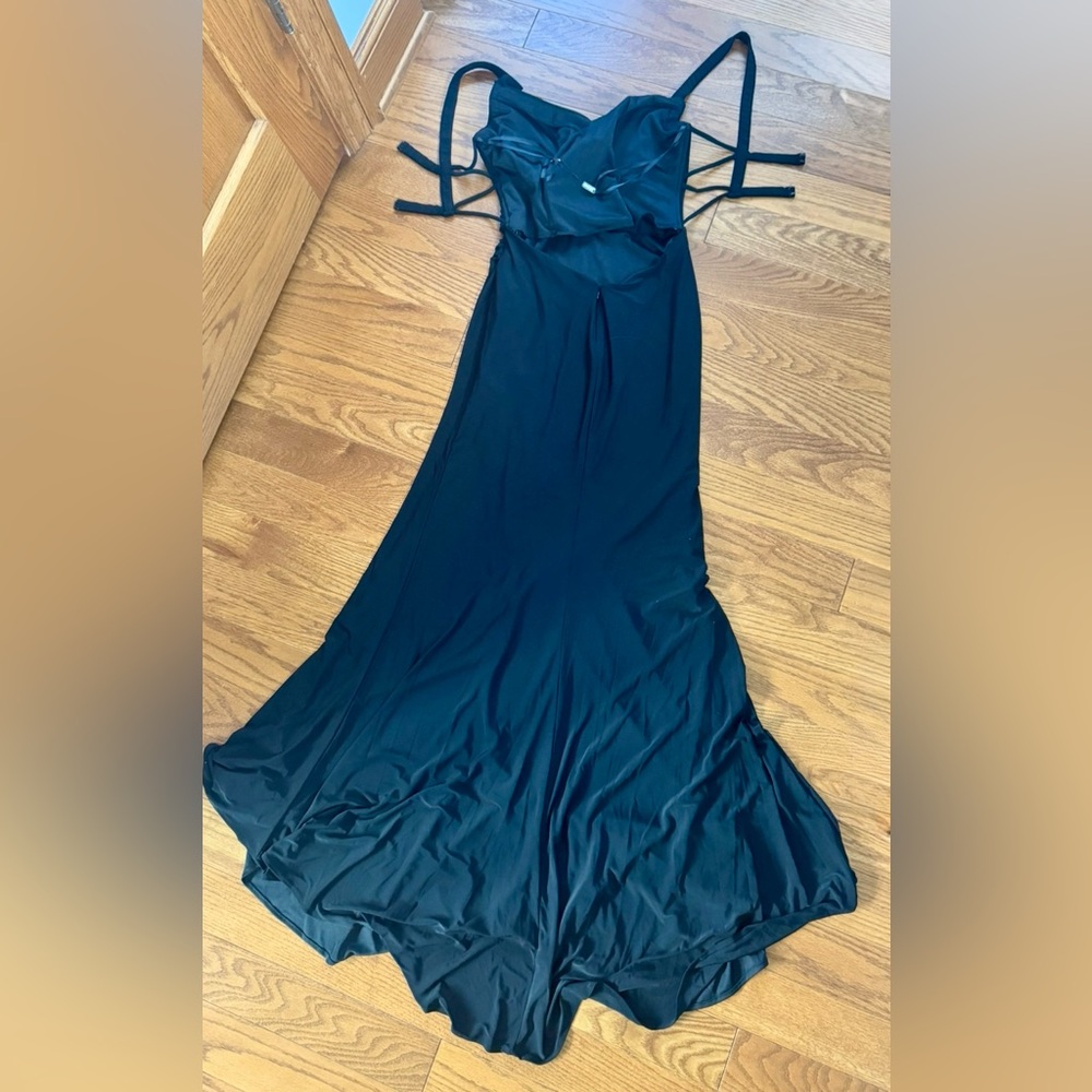 LA FEMME Elegant Black Evening Gown - Picture 4 of 4